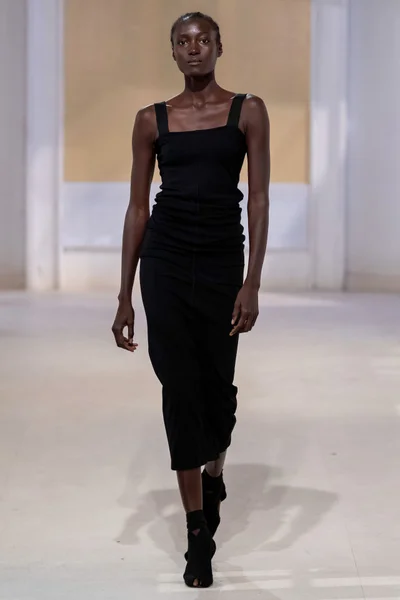 Look 10